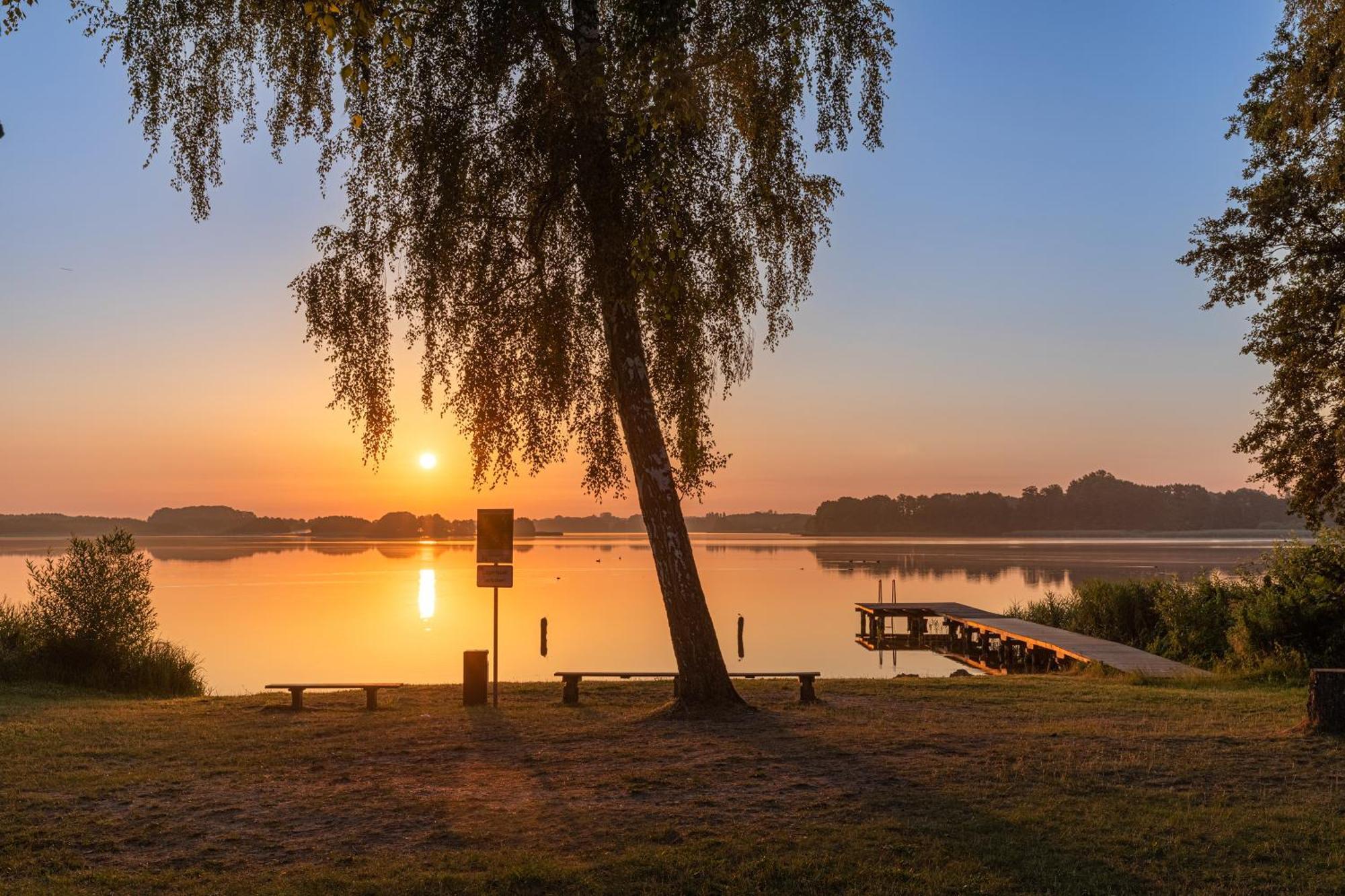 Gluecksraum - Modernes Apartment Mit Panoramablick, Kamin & Wohlfuehlambiente Krakow am See Dış mekan fotoğraf